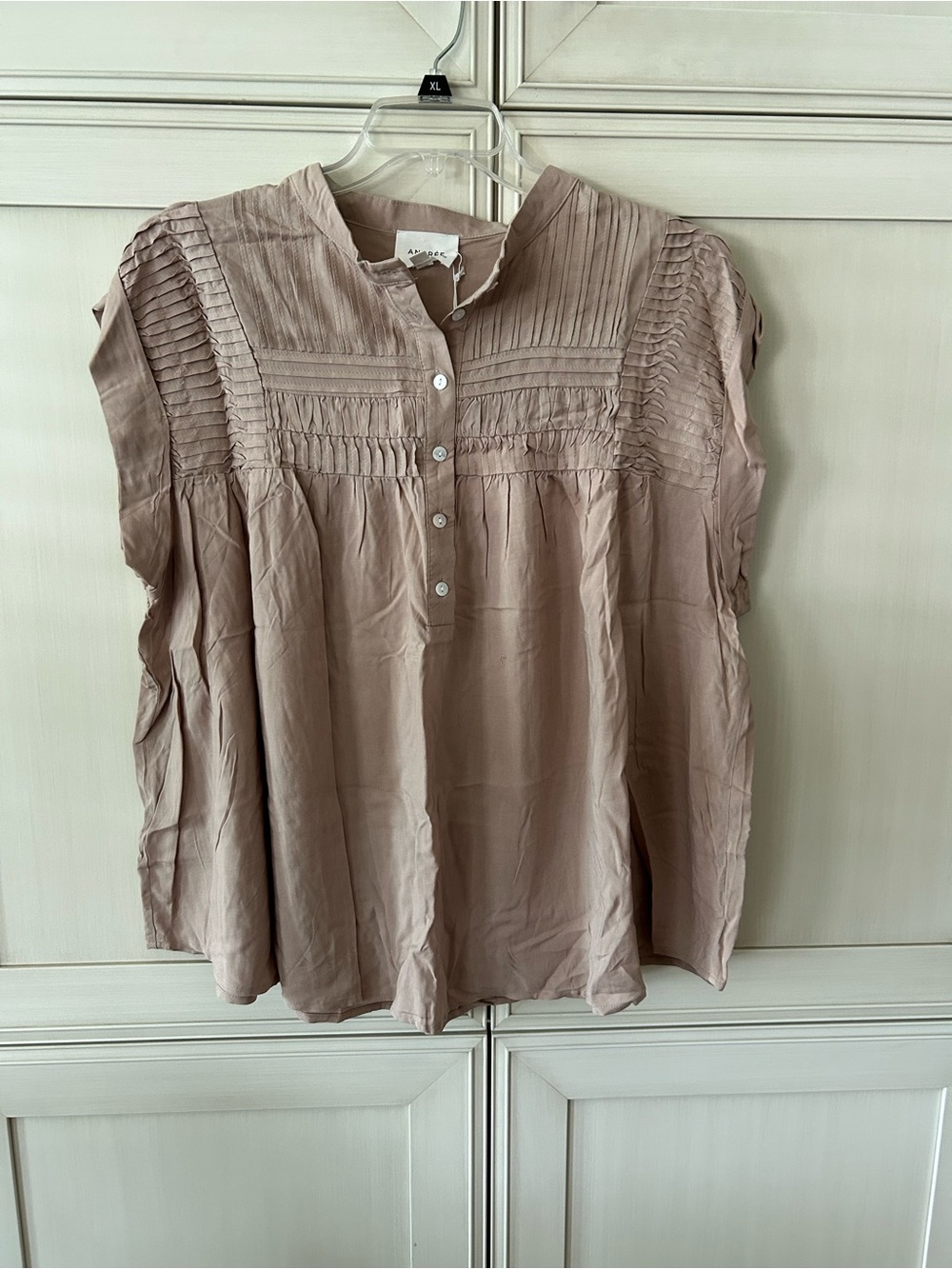 ANDREE BY UNIT Pleated Short Sleeve Blouse in Tan